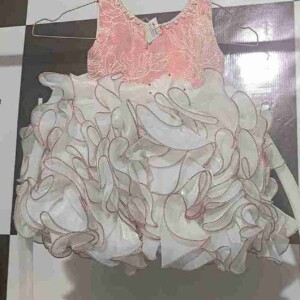 Where fabric meets finesse — Gurgaon’s trusted name for luxury garment care. Luxury dry cleaning service setup at Uniqare Dry Clean in Gurgaon, offering premium garment care