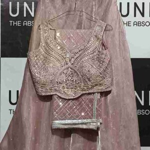 Precision in every press — professional wrinkle removal by Uniqare’s steam press experts. A dry cleaning specialist in Gurgaon using a steam press to remove wrinkles