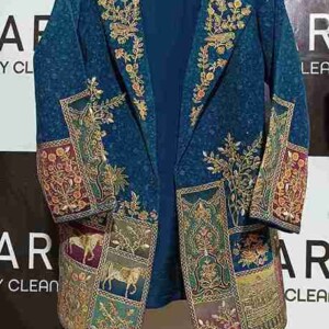 From delicate silks to heavy woolens – we deep clean all fabrics with expert precision. Professional deep cleaning service for all types of fabrics including cotton, silk, linen, wool, and synthetics